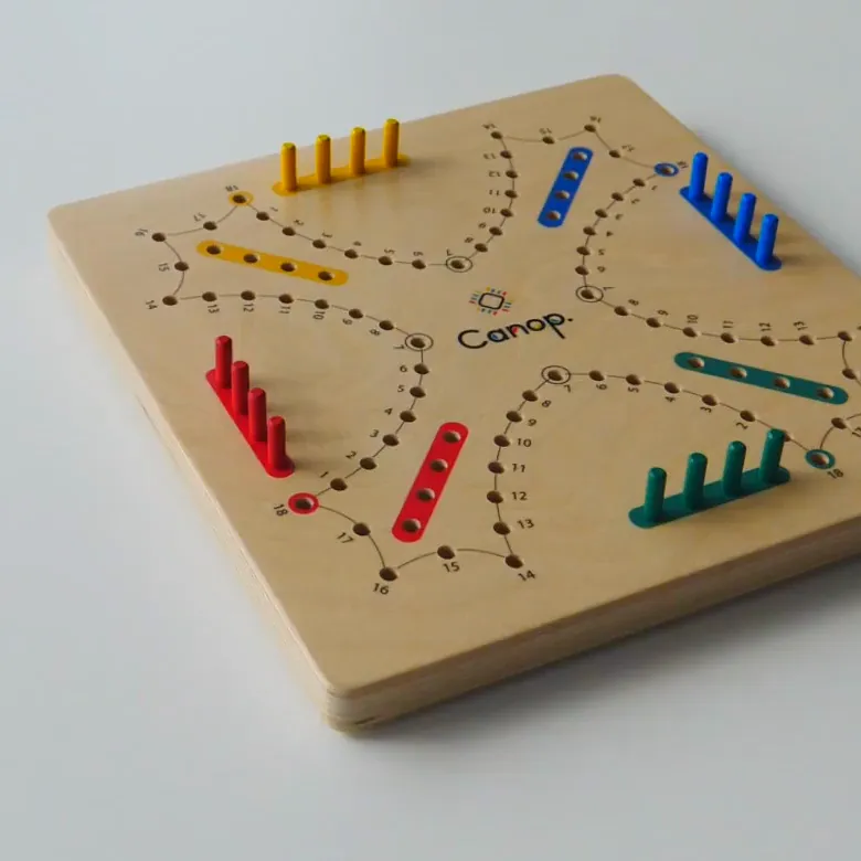 Plateau du jeu de Tock en bois Canop avec ses pions de couleur